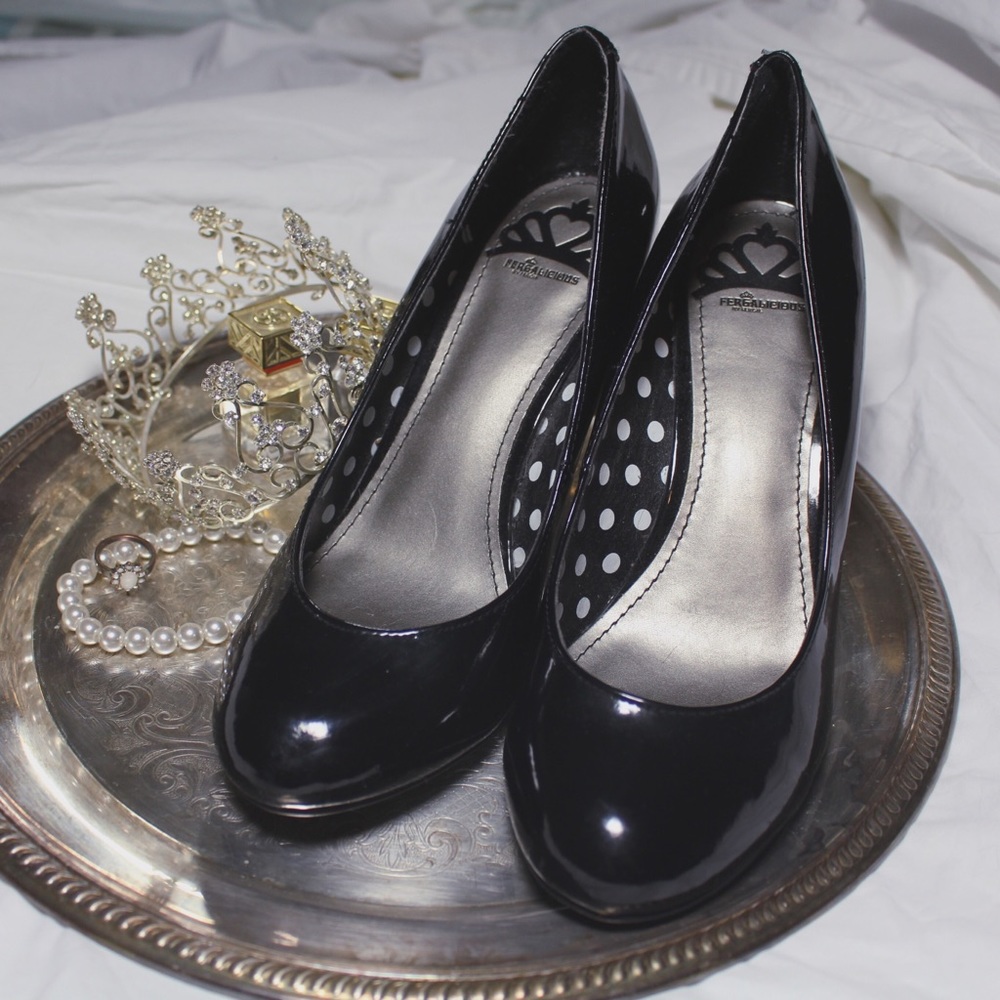 Fergie Black Pumps